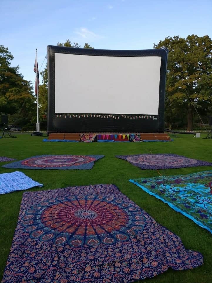 Skylight Outdoor Cinema Hire Pop-up Inflatable Screen with Rugs